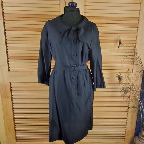 Vintage black silk sheath dress Size Large Chest 46 around - Picture 1 of 4